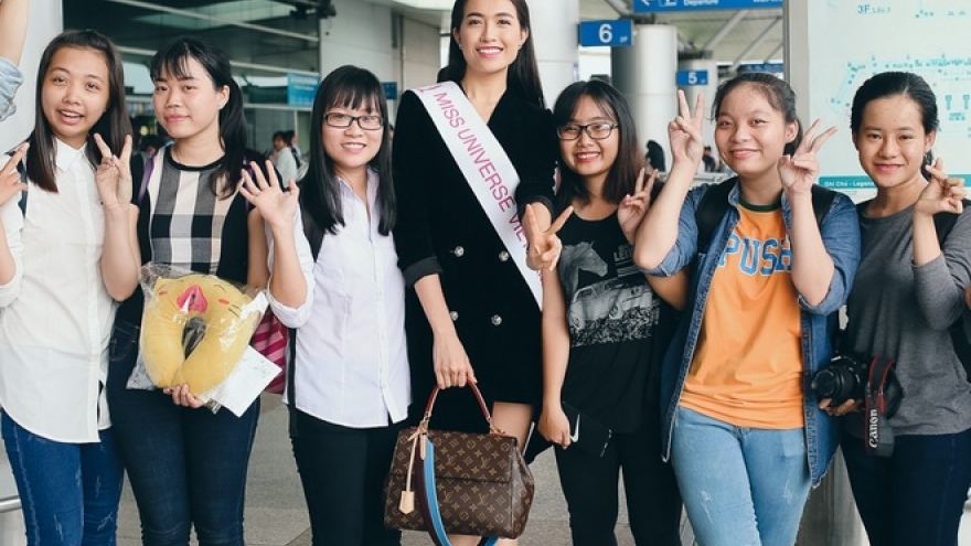 Le Hang arrives in Philippines for Miss Universe 2017