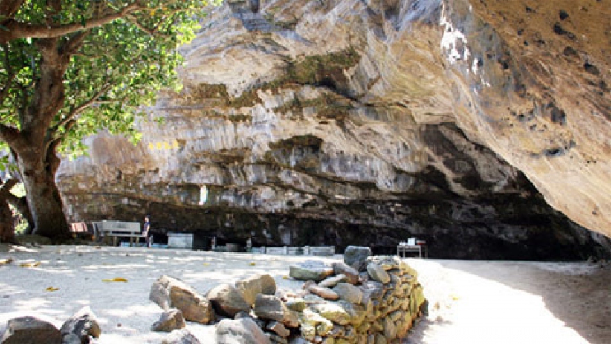 Hang pagoda on Ly Son island