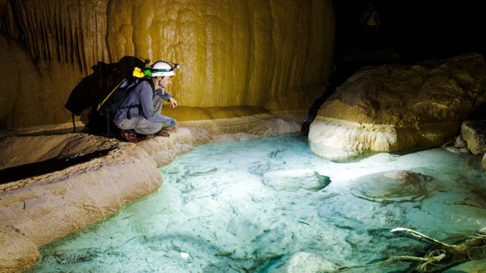Quang Binh opens Hang Va-Nuoc Nut discovery tour
