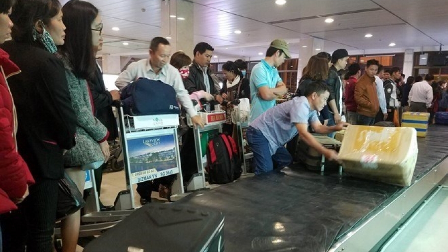 Nearly 500 flights delayed during Tet holidays