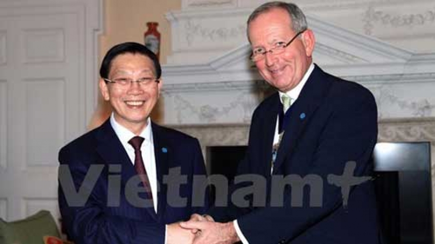Hanoi, London foster financial cooperation