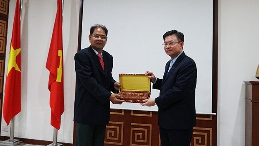 Hanoi, Cambodia share experience in information management
