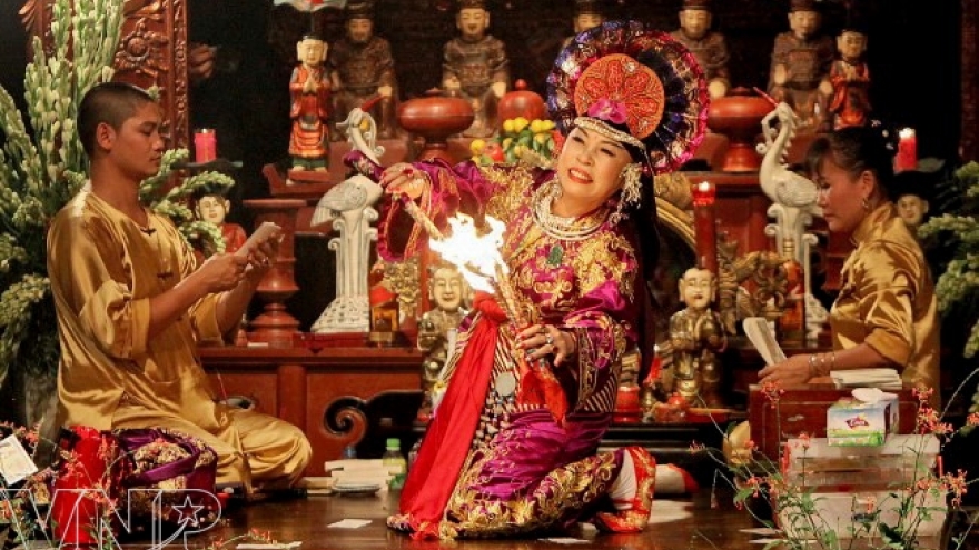 Folk ritual fascinates US photographer