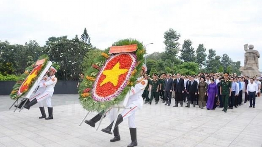 HCM City leaders pay tribute to war martyrs