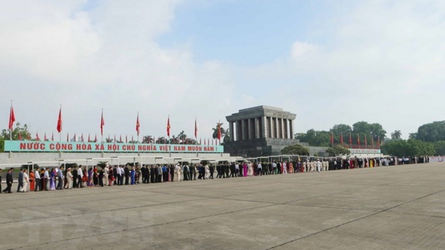 Over 38,600 people visits President Ho Chi Minh Mausoleum