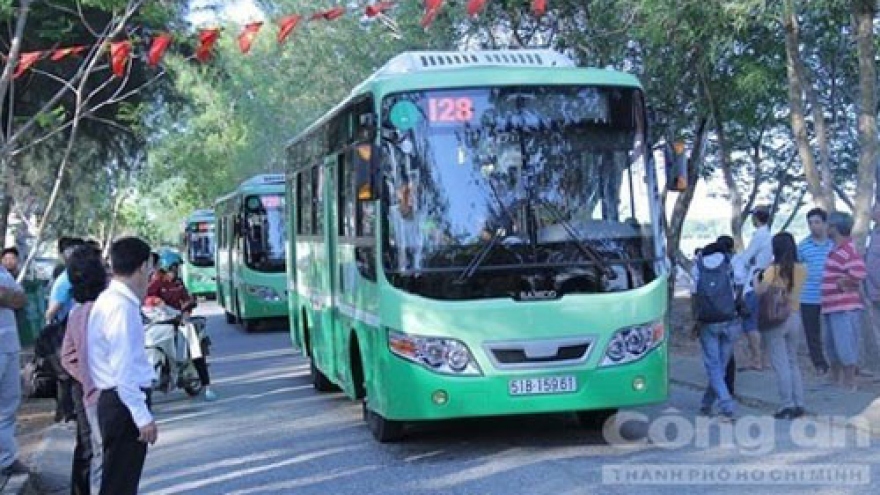 HCM City pilots electricity-powered bus service