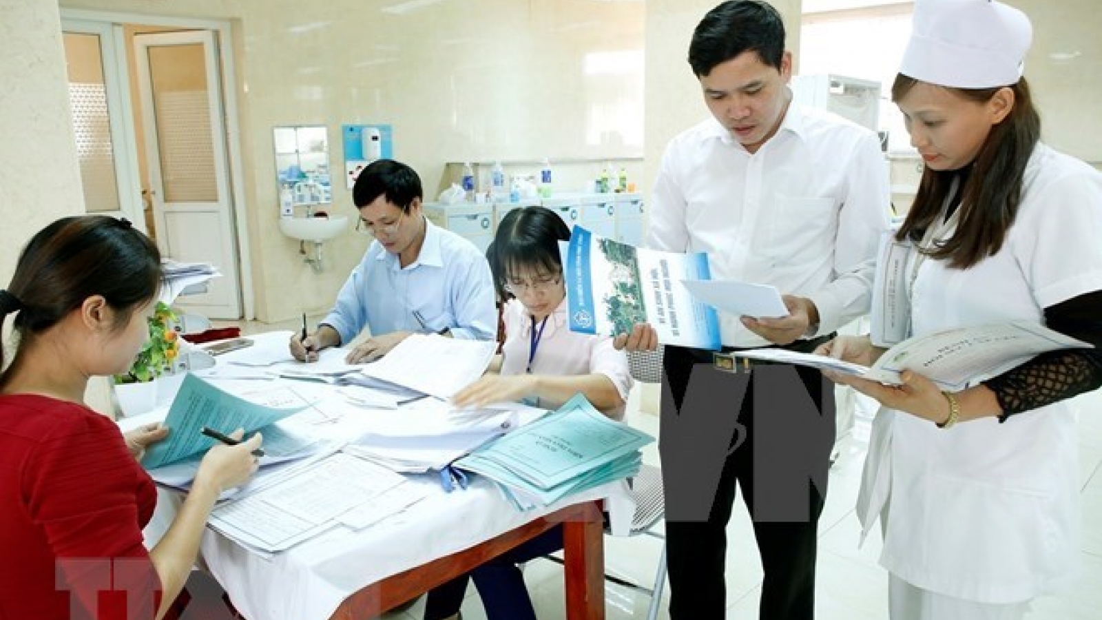 Deputy PM lauds health workers