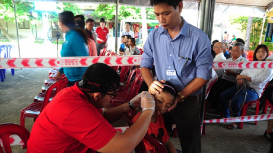 American foundation brings gift of hearing to Vietnam