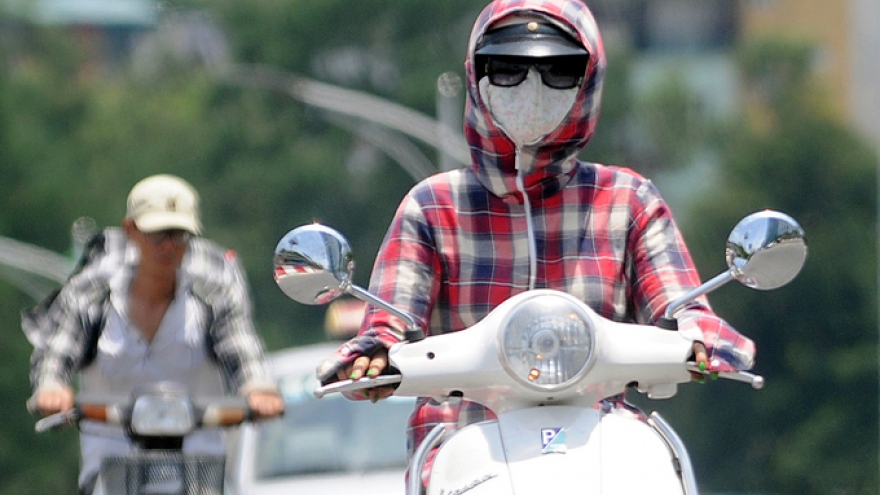 Hanoi swelters as UV index reaches alarming levels