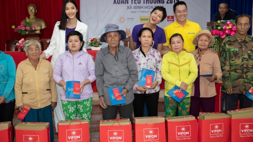 H’Hen Nie, Hoang Thuy do charity in Long An