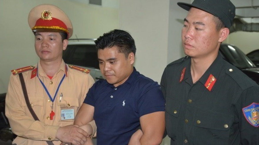 Quang Ninh: Foreign-registered car found carrying 100 bricks of heroin