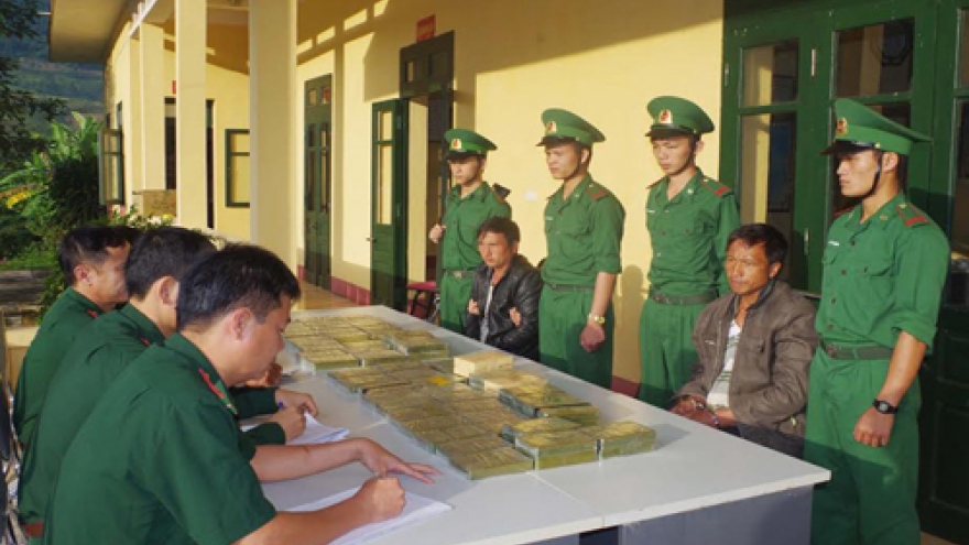 Lao men chased down for smuggling 23kg of heroin into Vietnam