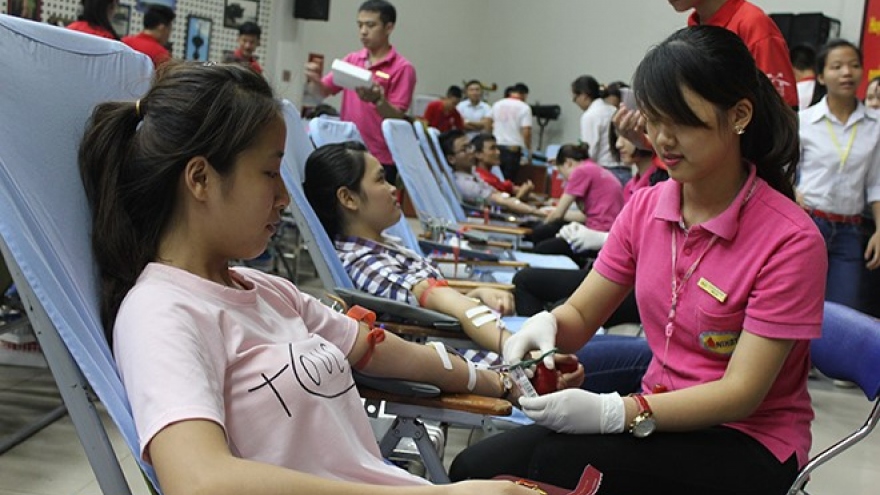 Netherlands hands over World Blood Donor Flag to Vietnam