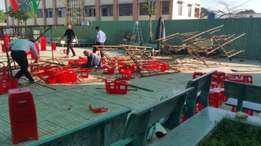 25 students hospitalized after stage collapse in HCM City