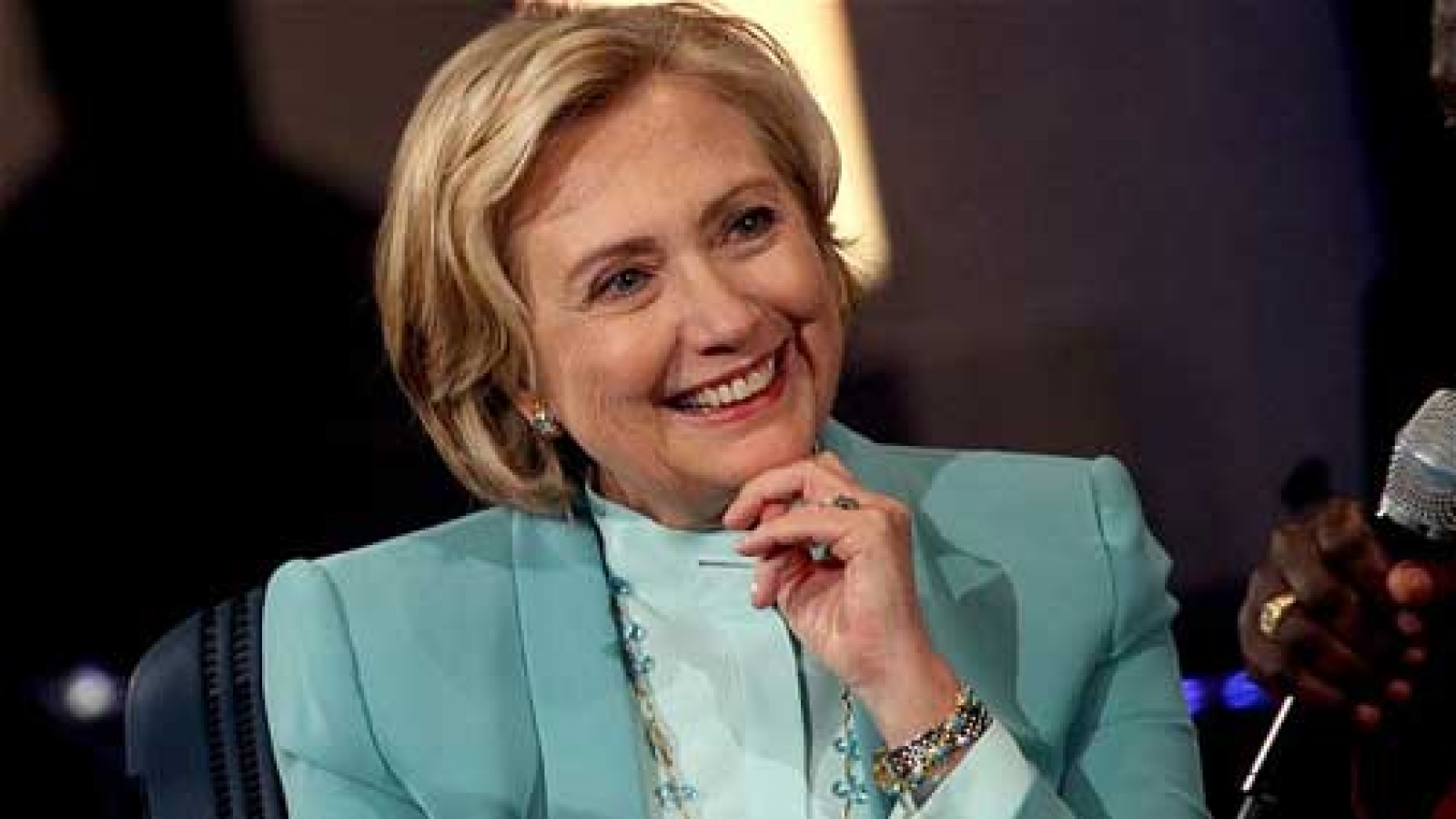Clinton pledges help for small businesses 