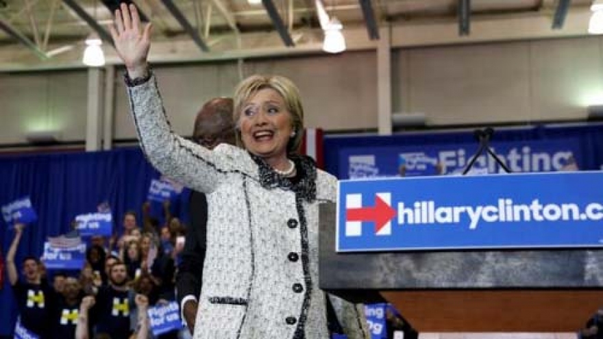 Clinton wins big in South Carolina on way to 'Super Tuesday'