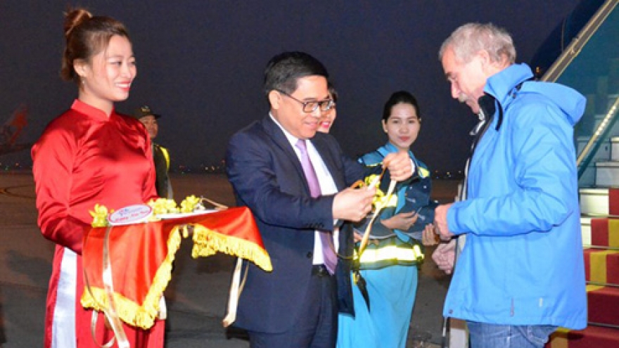 Hanoi gives warm welcome to first foreign visitors of 2017