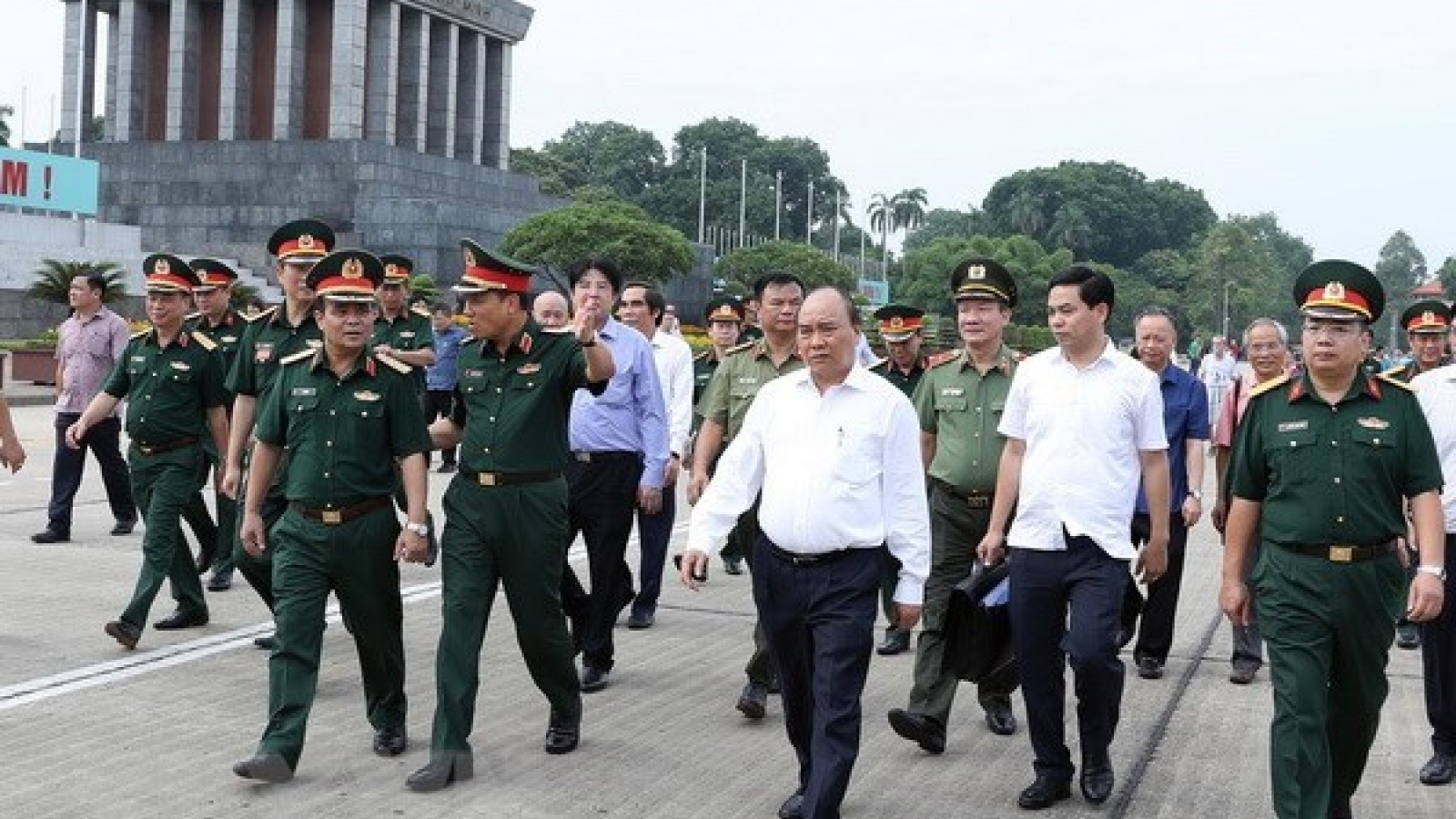 PM inspects maintenance of President Ho Chi Minh Mausoleum