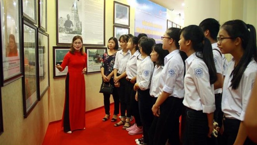 
        Exhibition on Hoang Sa, Truong Sa comes to Tuyen Quang
                              