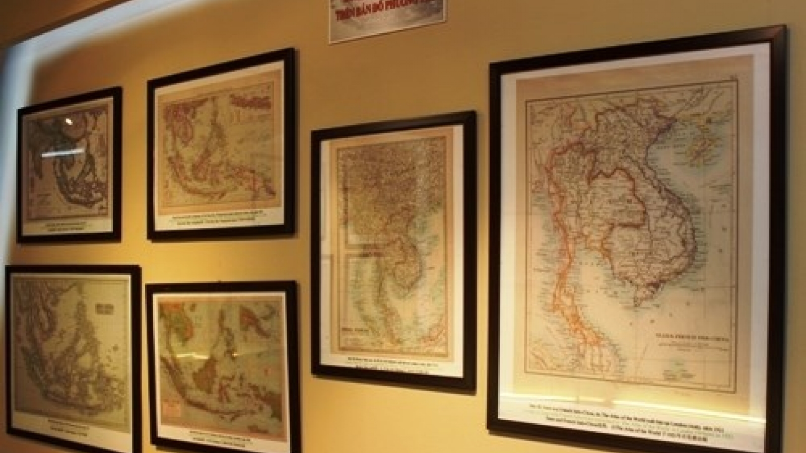 Documents on Hoang Sa, Truong Sa exhibited in Tra Vinh