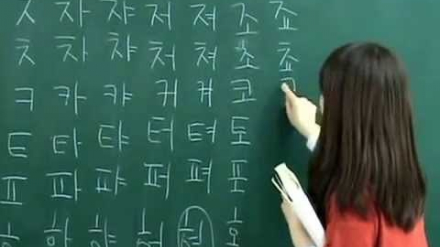 Korean to be taught at schools in HCM City, Hanoi
