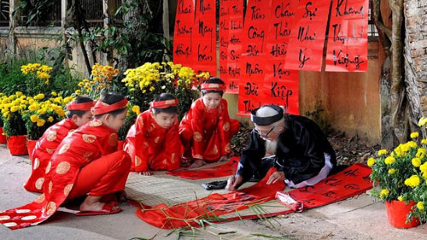 Arts and crafts show opens in Hanoi 