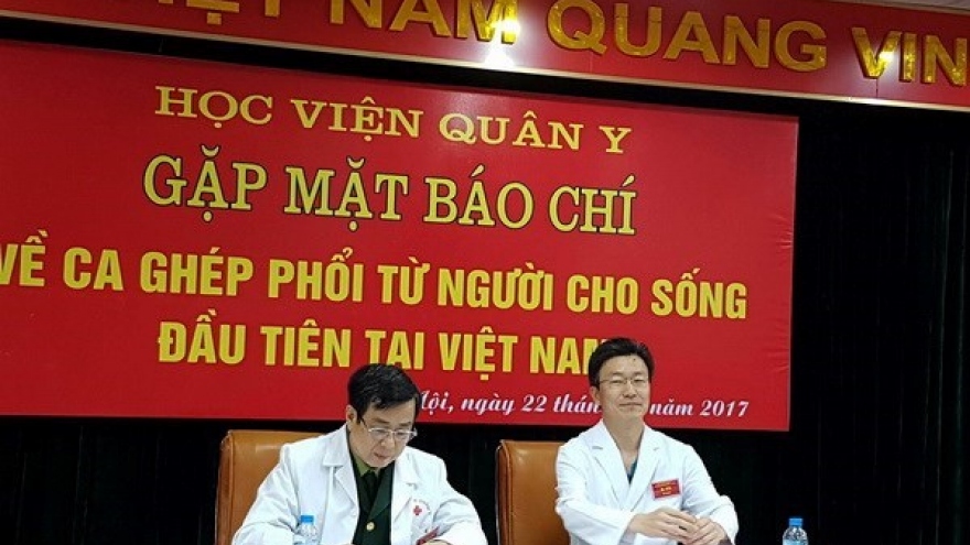 Vietnam conducts first lung-transplant donated from alive persons