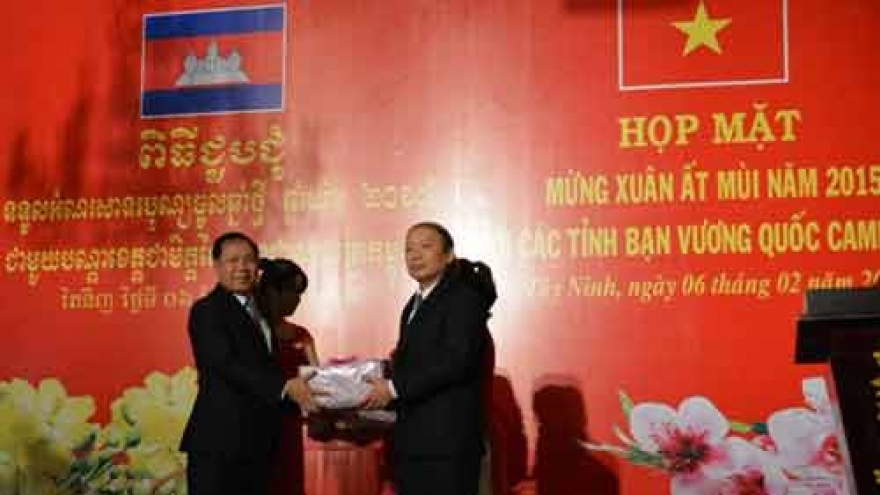 Tay Ninh, Cambodian localities strengthen friendship