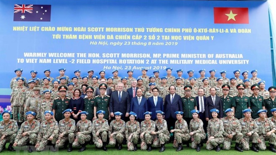 Vietnamese, Australian PMs visit peace-keeping hospital