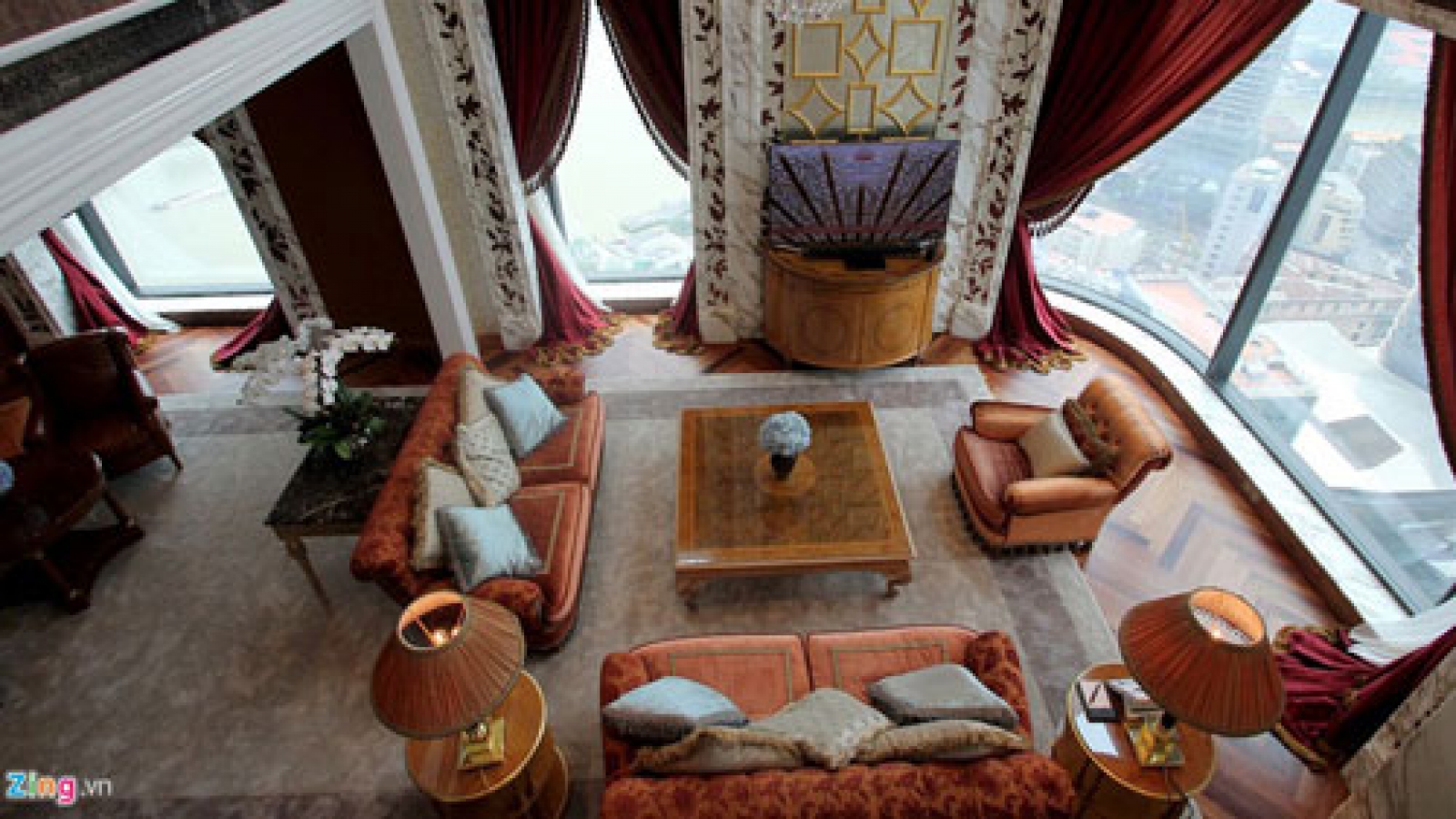 Deluxe suite at HCM City’s Reverie Saigon hotel