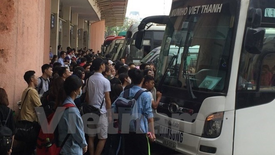 National transport strains under holiday rush