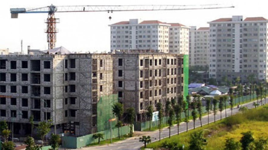 Apartment proposal draws mixed reactions