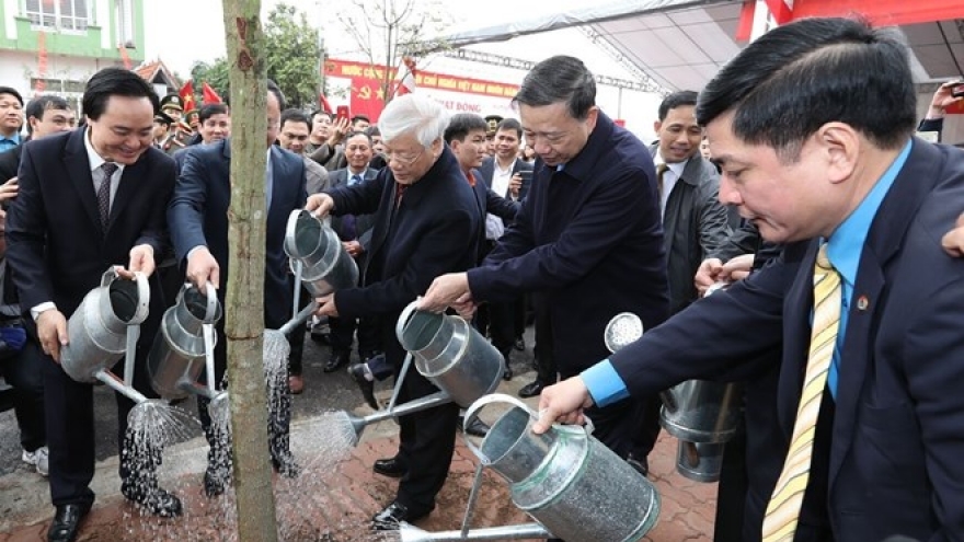 Party leader pays Tet visit to Hung Yen province