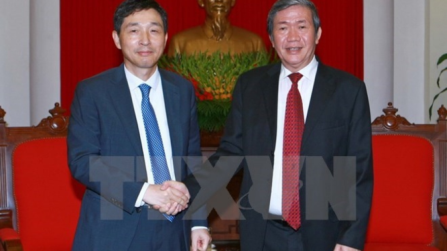 
        Politburo member welcomes new RoK Ambassador
                              