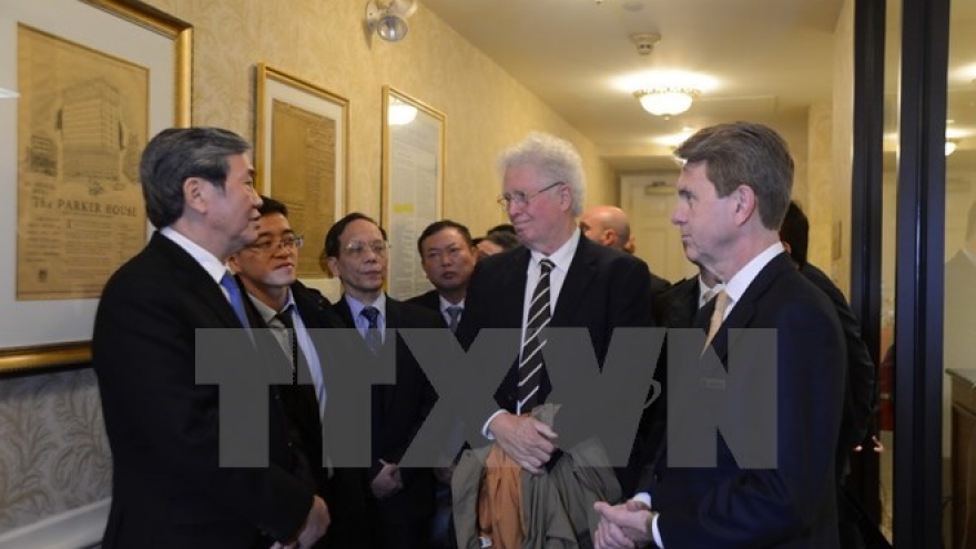 Politburo member Dinh The Huynh concludes US visit