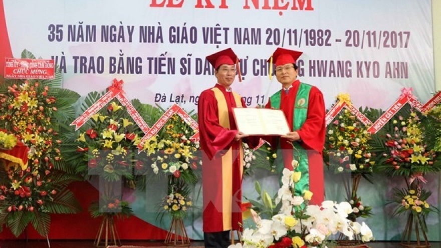 Seoul Governor receives Vietnam’s honorary doctorate