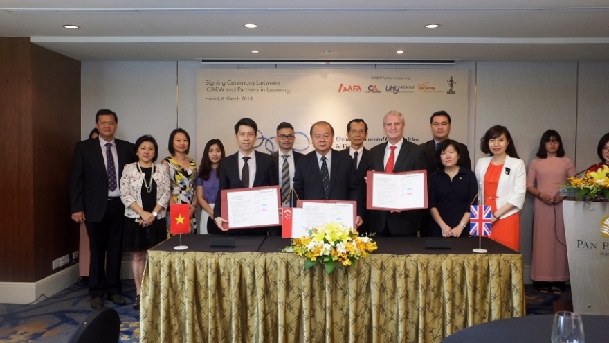 ICAEW signs with Partners in Learning in Singapore and Vietnam