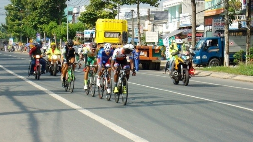 Thien wins stage, Dung leads cycling tournament