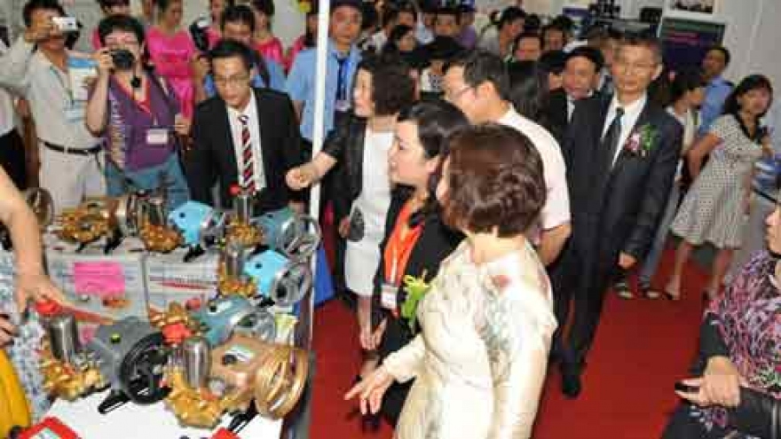 
        Largest Chinese trade fair opens in Hanoi
                              