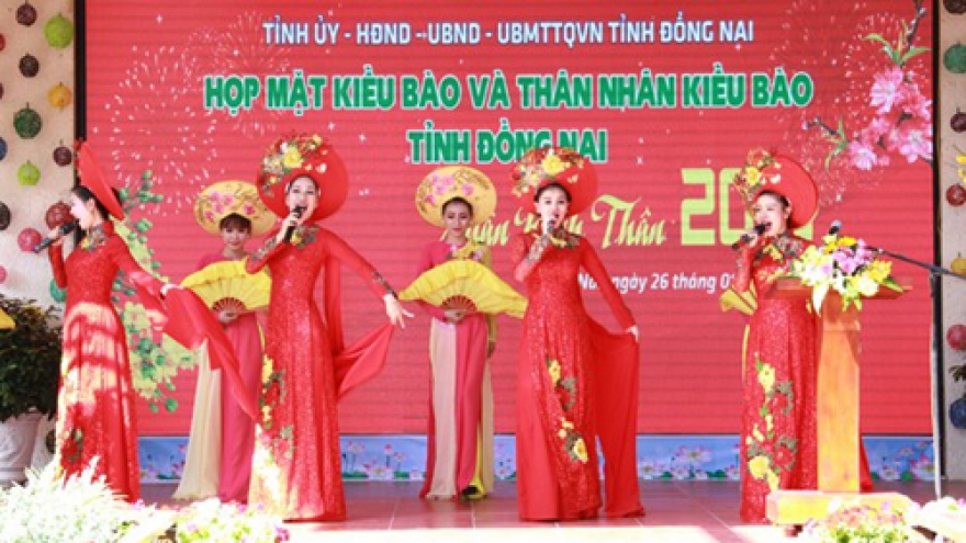 Dong Nai province holds Tet gathering for OV