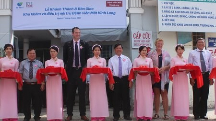 Dutch organisations support eye hospital in Vinh Long