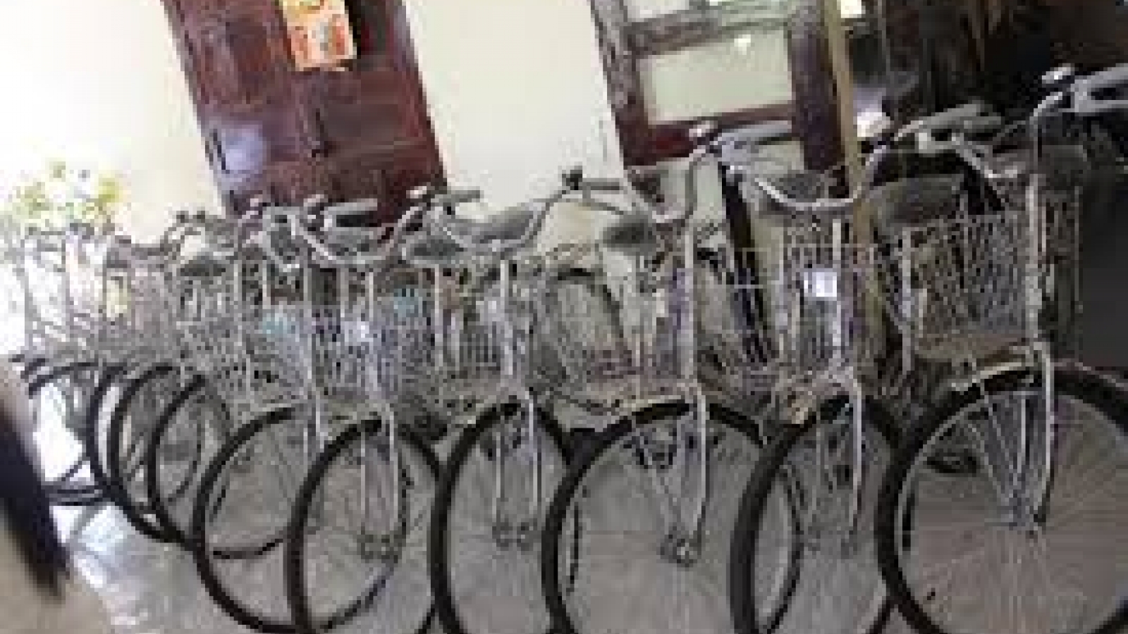 Japan-Vietnam Friendship Association donates bicycles to poor kids