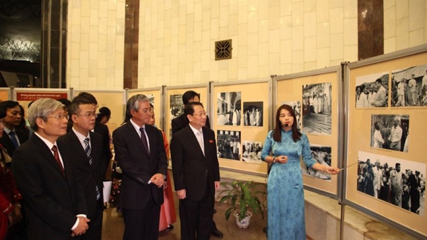 Photo exhibition on Vietnam – DPRK friendship underway in Hanoi