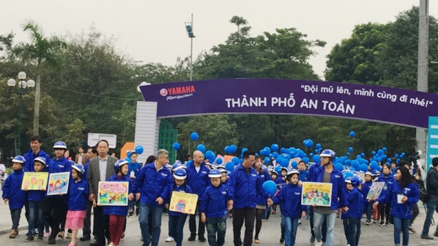 Yamaha Motor Vietnam gifts 11,000 helmets to students