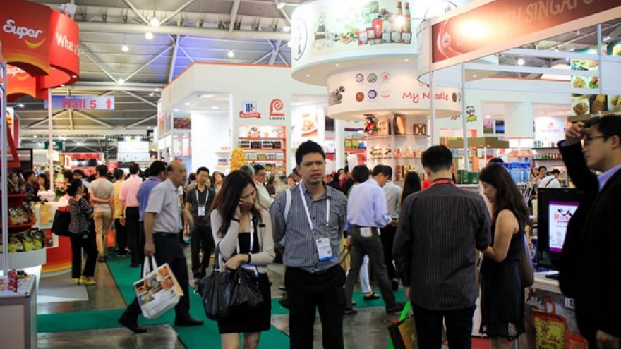 Vietnamese firms join Food & Hotel Asia 2016 exhibition