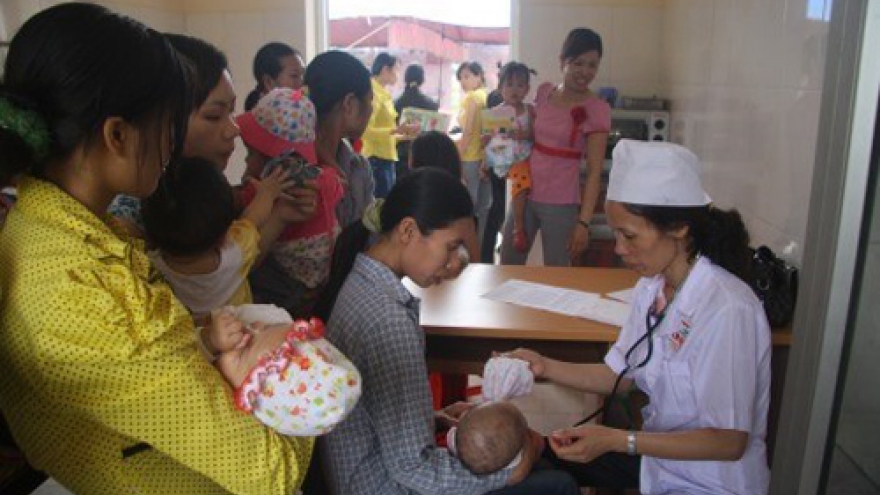 Hanoi: pre-natal care lowers maternal mortality rate