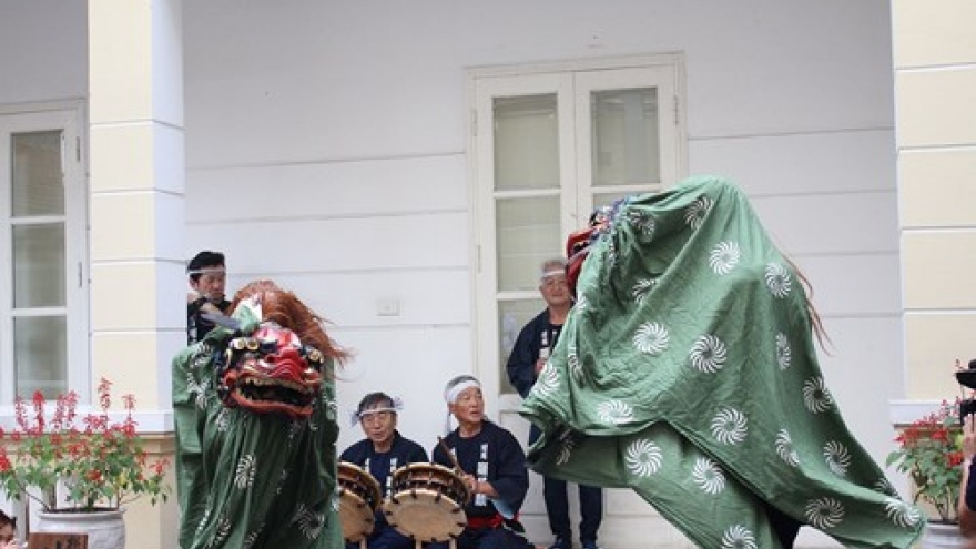 Clip: Japan farmers perform traditional dance in Hanoi