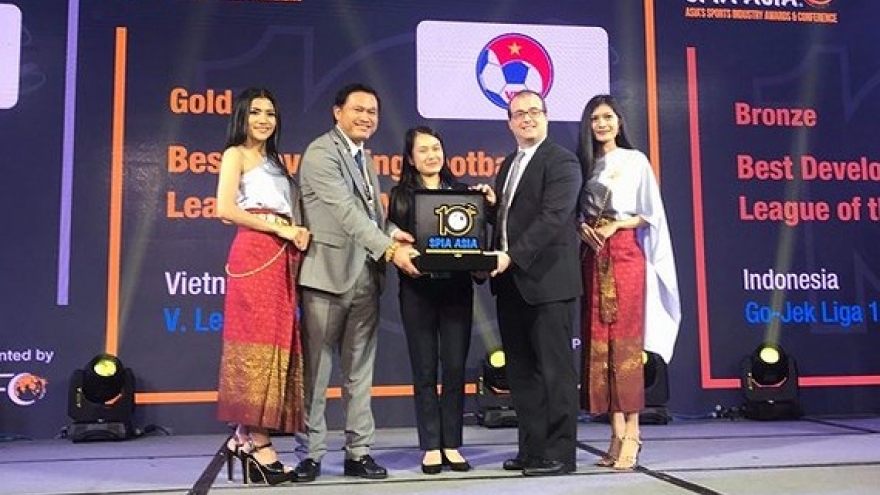 V-League 1 wins gold in “Best Developing Football League of 2018” category