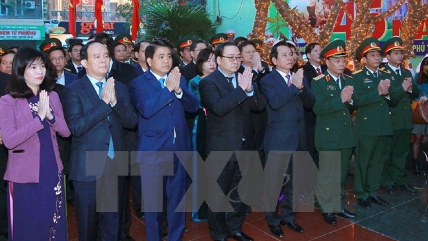 Incense offerings commemorate Hanoi victims in US’s 1972 airstrike