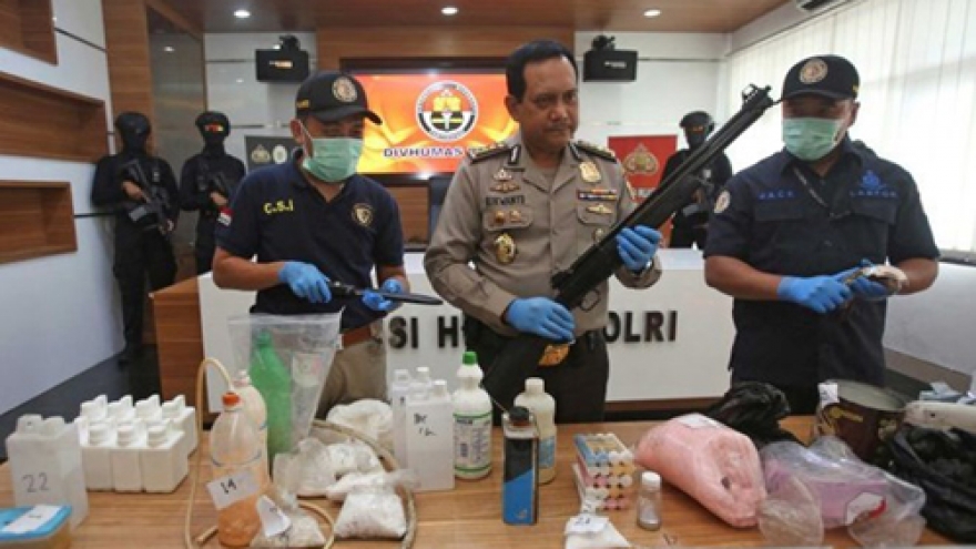 Indonesia arrests militants in bomb attack plot